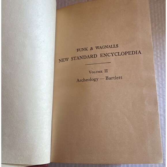 1931 Funk & Wagnalls New Standard Encyclopedia set of 24 Volumes & Yearbook 1932 - Picture 5 of 10